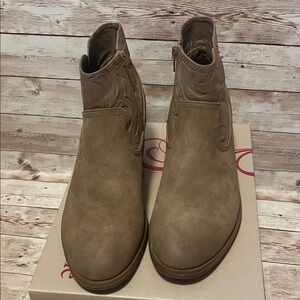 Stylish Tan Ankle Boots for Women